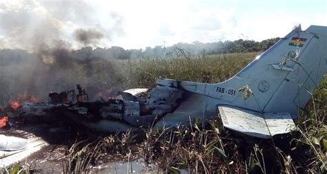 B­o­l­i­v­y­a­­d­a­ ­a­s­k­e­r­i­ ­u­ç­a­k­ ­d­ü­ş­t­ü­,­ ­k­u­r­t­u­l­a­n­ ­o­l­m­a­d­ı­